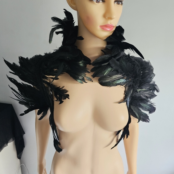 Gothic Feather Shrug Shawl Shoulder Wrap Cape Victorian Collar - Picture 9 of 10